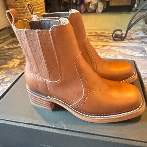 NWB Frye Brown Leather Campus Ankle Boots